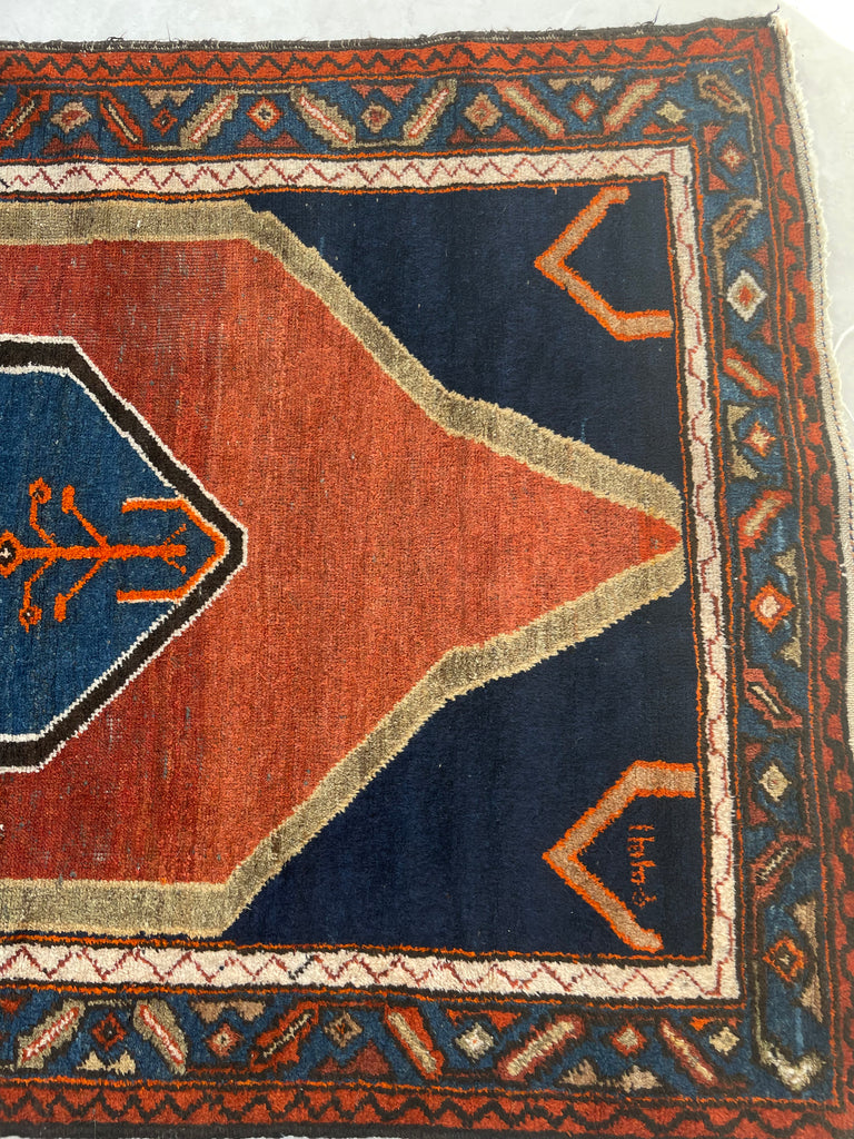 ZEN LIKE Vintage Rug | 4.4 x 6.6 | Dated with Beautiful & Artistic Open Minimal Design