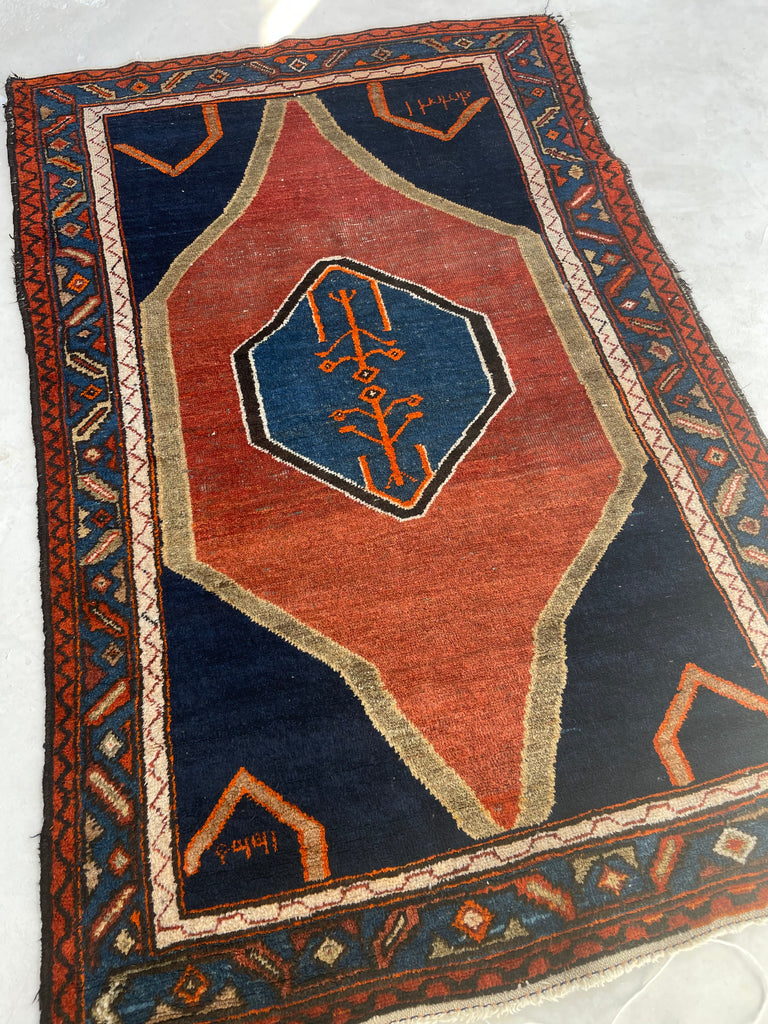 ZEN LIKE Vintage Rug | 4.4 x 6.6 | Dated with Beautiful & Artistic Open Minimal Design