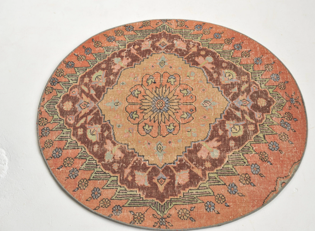 3.5 x 3.6 | Vintage Turkish Round / Oval Cutie rug! | Arie