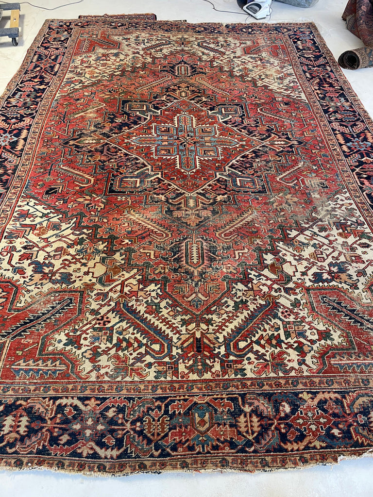 Large Heriz Antique Rug  | Powerful Medallion & Geometric Design | 9.4 x 13.4