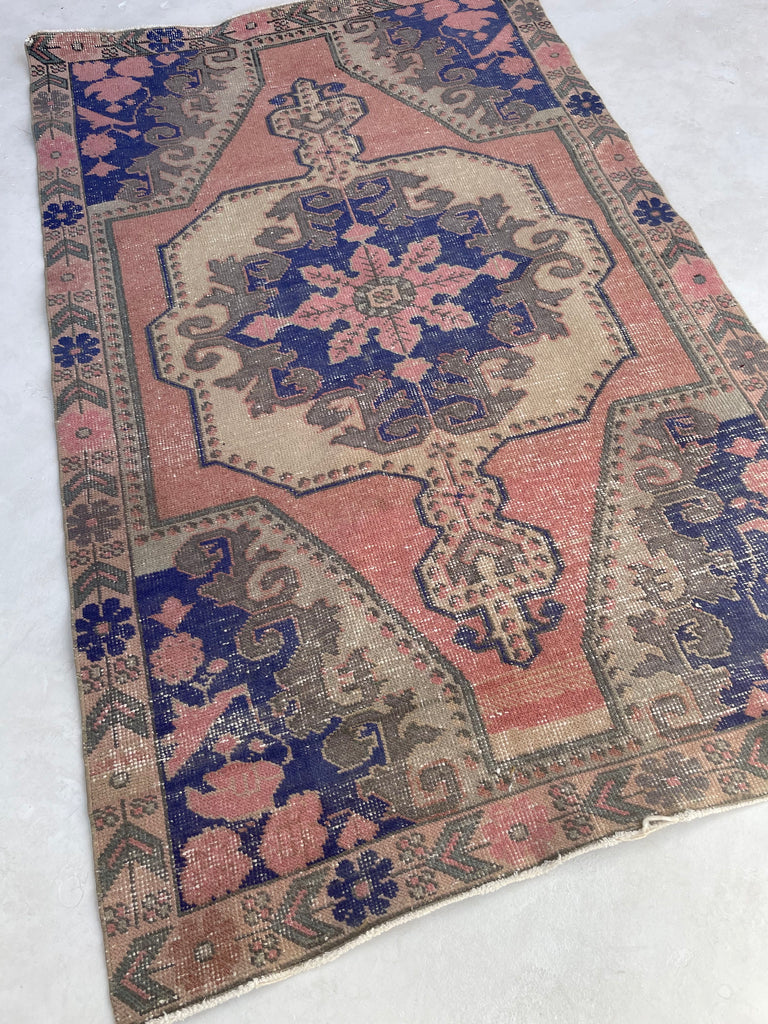4.2 x 6.8 | Muted & Distressed Vintage Turkish Rug