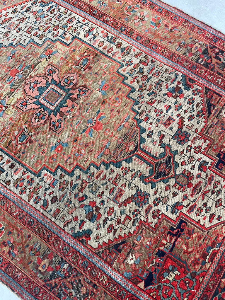 SEDONA Antique Ferahan Sarouk Rug | Soft Earthy Hues with Warm and Cool Hues | 4.3 x 6.7