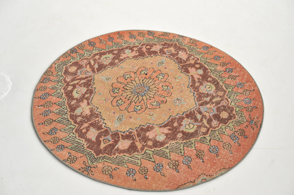 3.5 x 3.6 | Vintage Turkish Round / Oval Cutie rug! | Arie