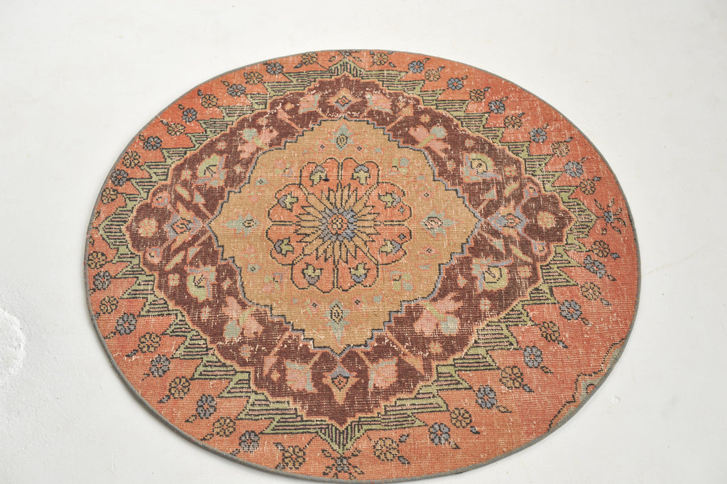 3.5 x 3.6 | Vintage Turkish Round / Oval Cutie rug! | Arie