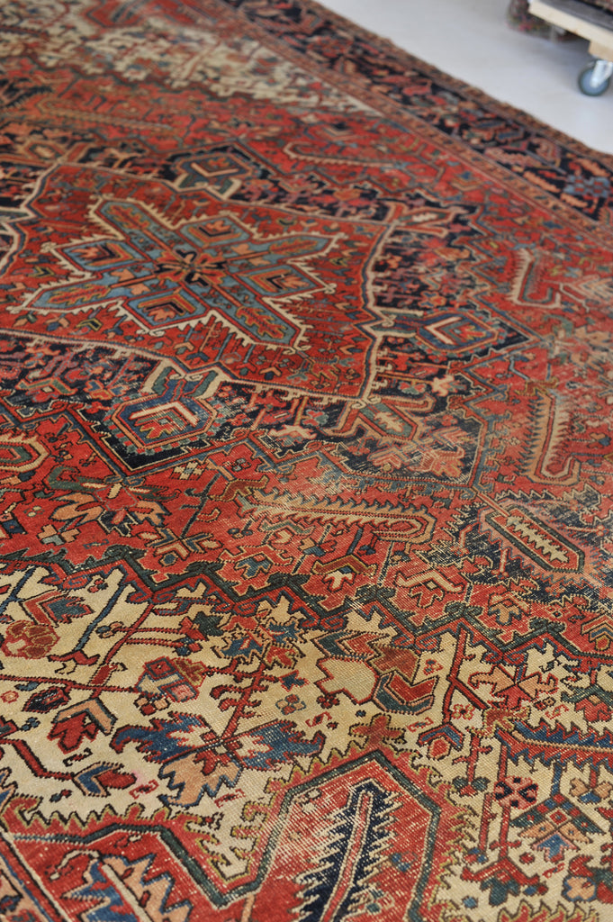 Large Heriz Antique Rug  | Powerful Medallion & Geometric Design | 9.4 x 13.4